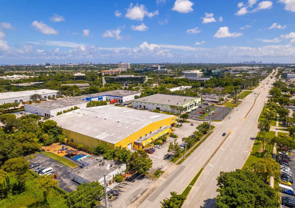 Aerial view of 6520 Powerline Road industrial warehouse